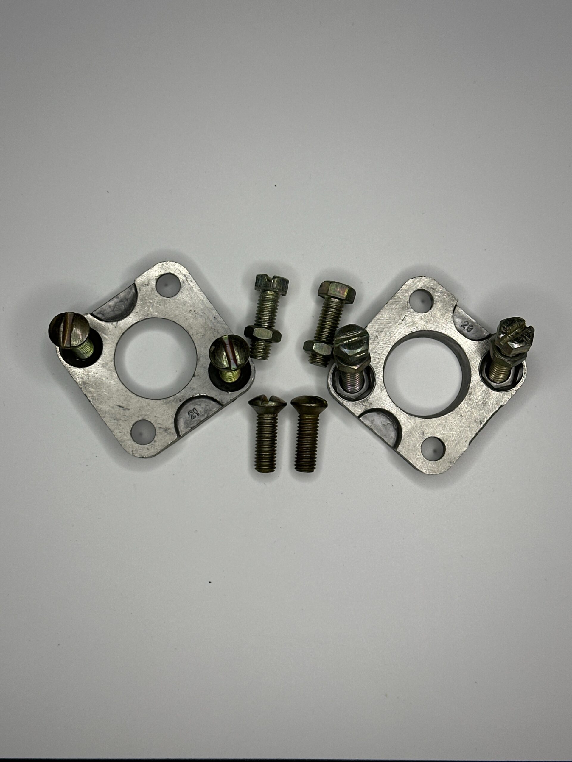 Adaptateur inverseur de fixation carburateur