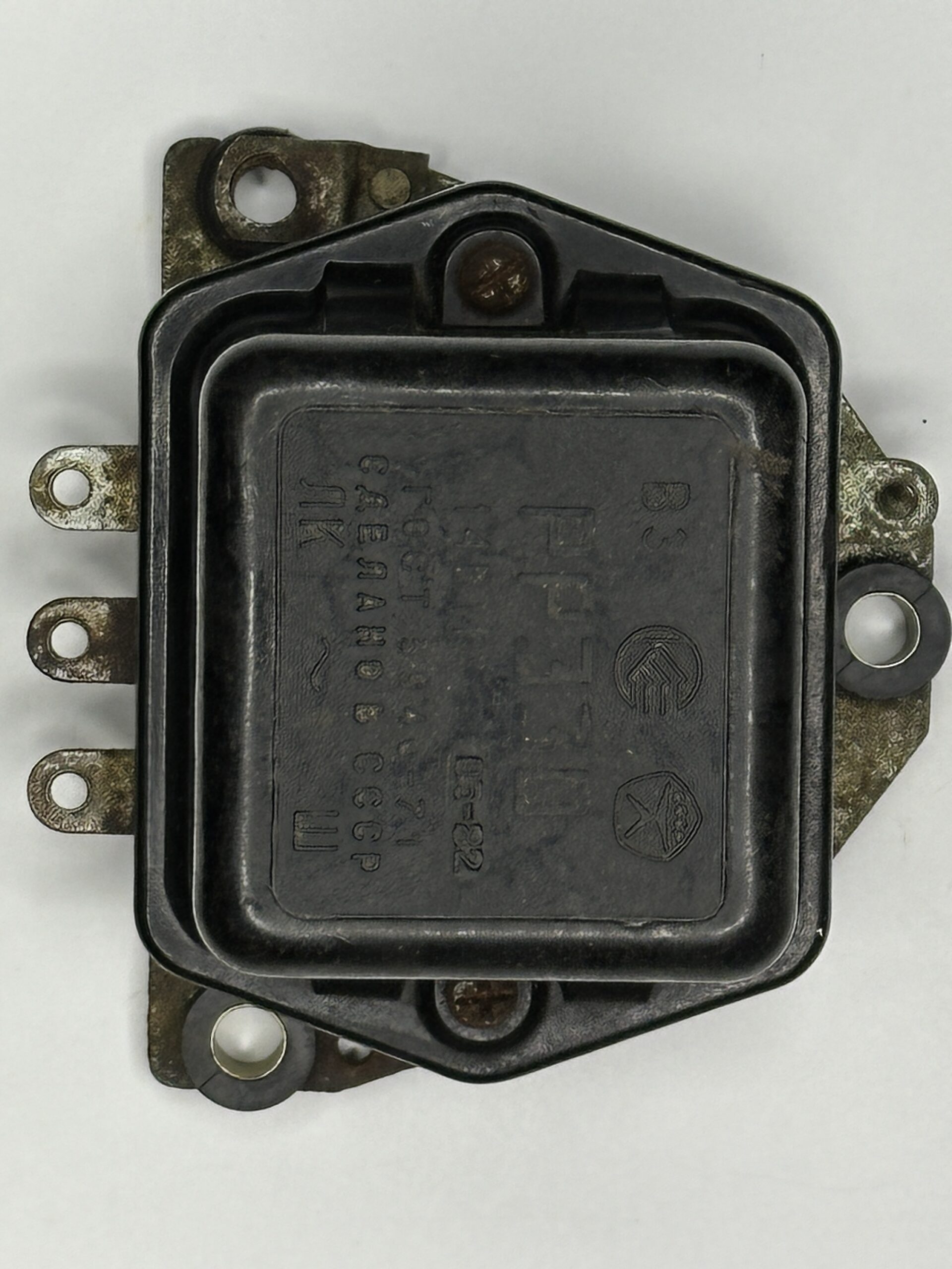 PP330 régulateur de tension 12 V